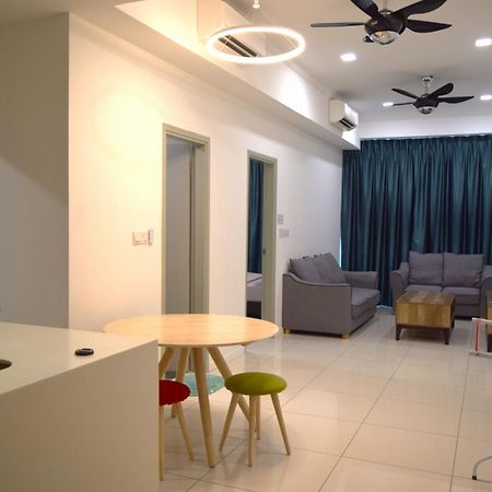 Sutera Avenue Kota Kinabalu Apartamento Exterior foto