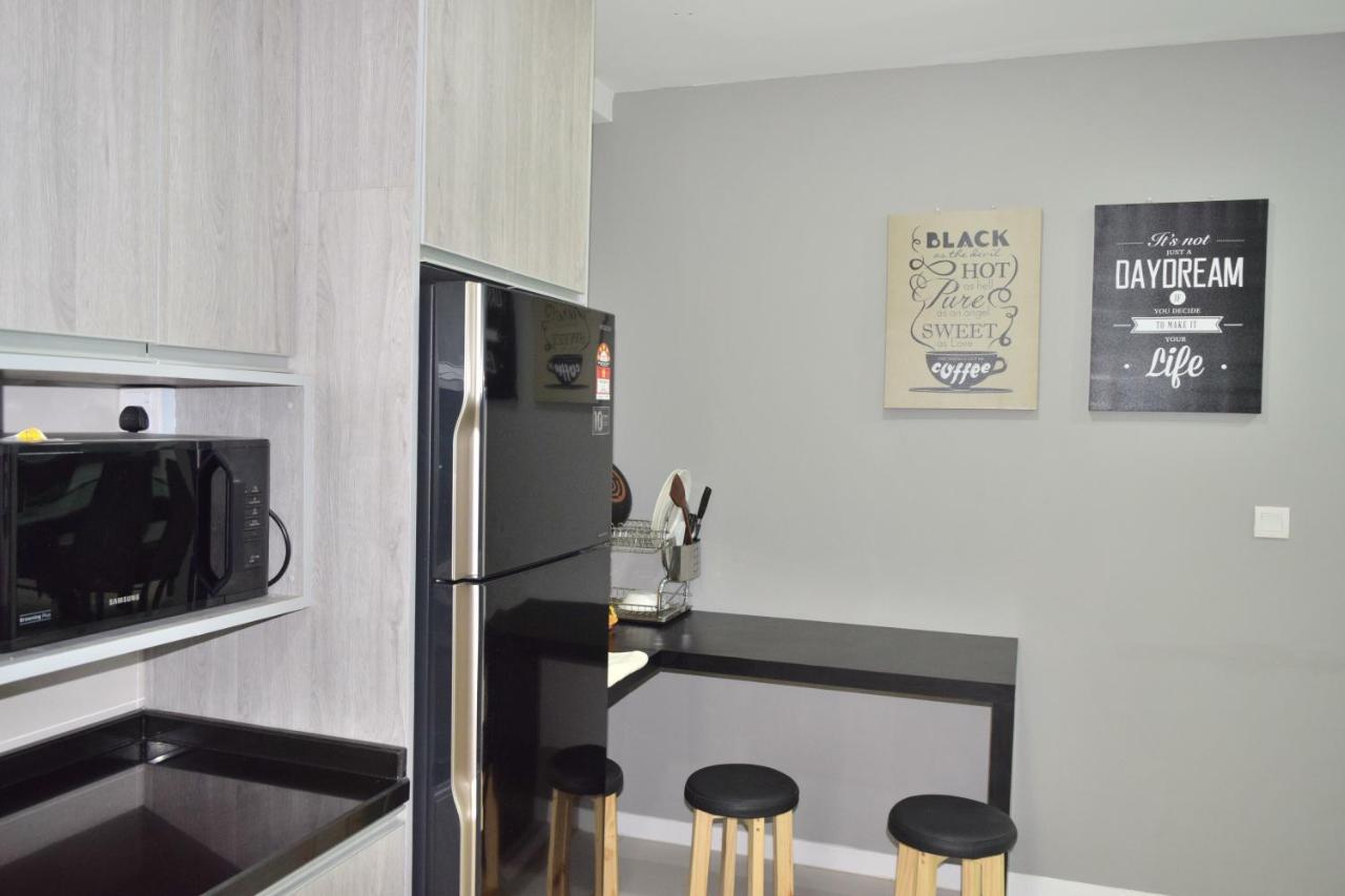 Sutera Avenue Kota Kinabalu Apartamento Exterior foto