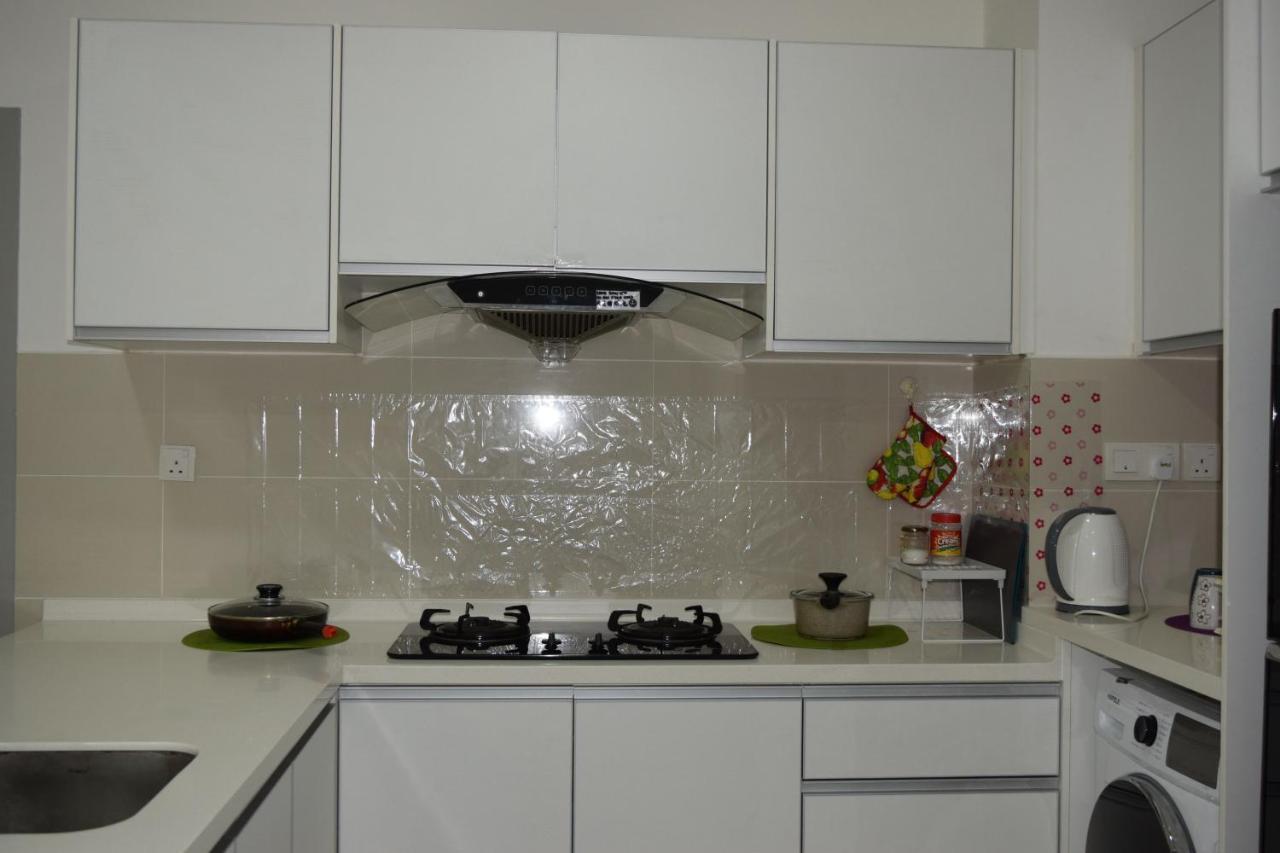 Sutera Avenue Kota Kinabalu Apartamento Exterior foto