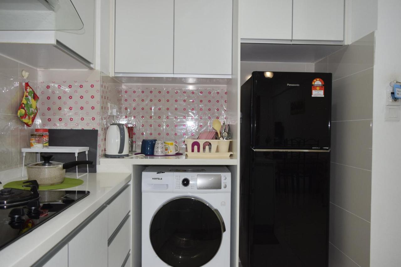 Sutera Avenue Kota Kinabalu Apartamento Exterior foto