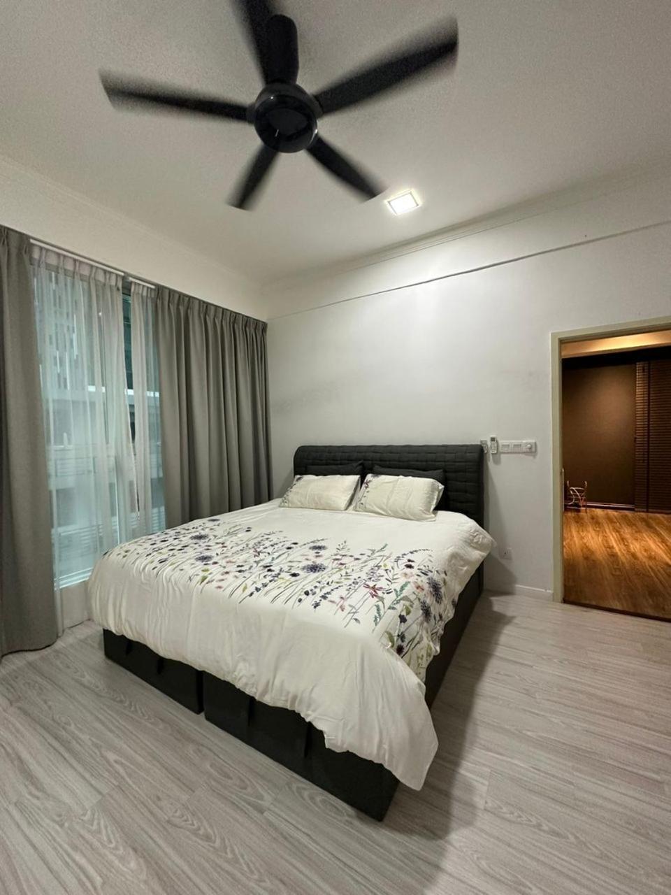 Sutera Avenue Kota Kinabalu Apartamento Exterior foto